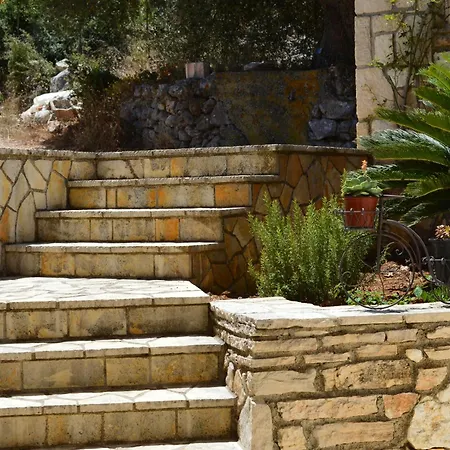 וילה George Stone Antipata (Erisos)