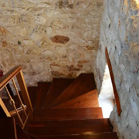 Villa George Stone