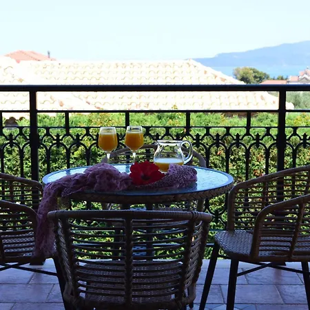 Βίλα George Stone Antipata (Erisos)